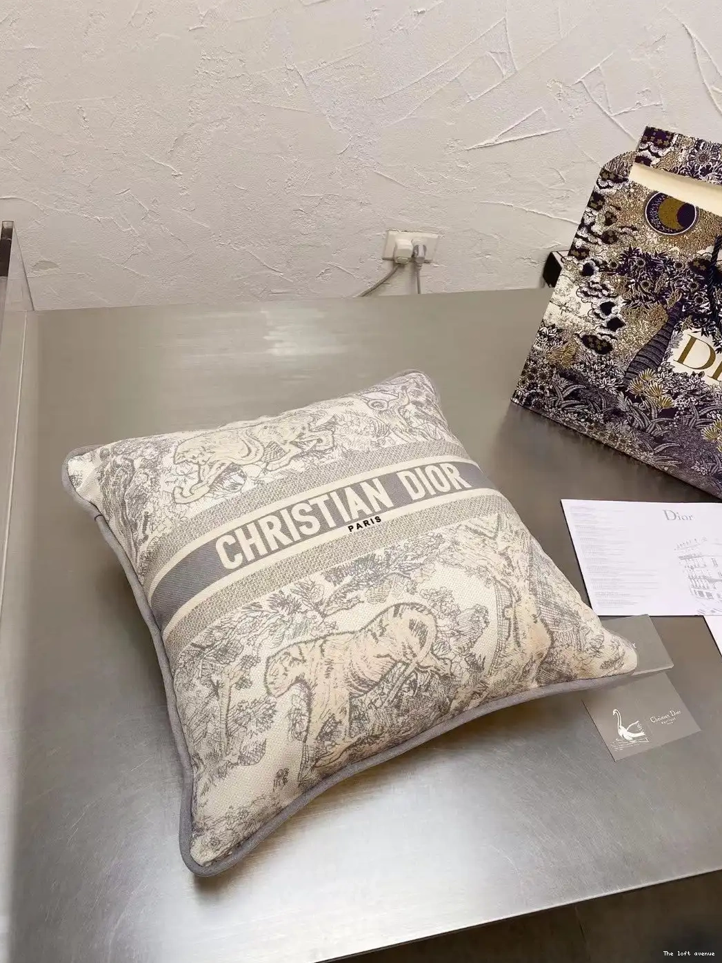 PILLOW THROW GREY CHRISTIAN 0618